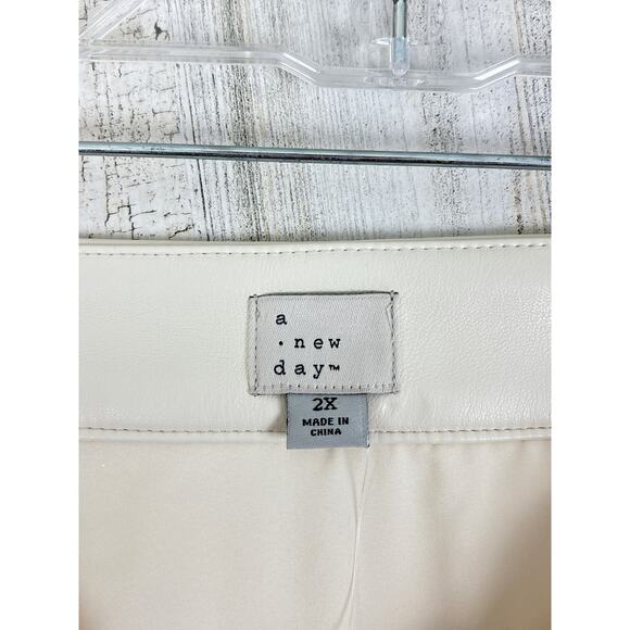 A New Day Womens plus 2X Faux Leather Mini Skirt Cream new lined soft - Picture 5 of 8